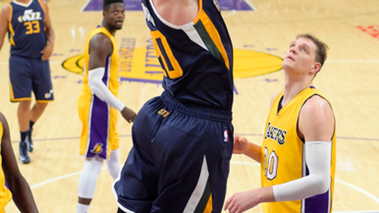 Ingles' 3-pointer helps Jazz beat Lakers 102-100 (Dec 27, 2016)